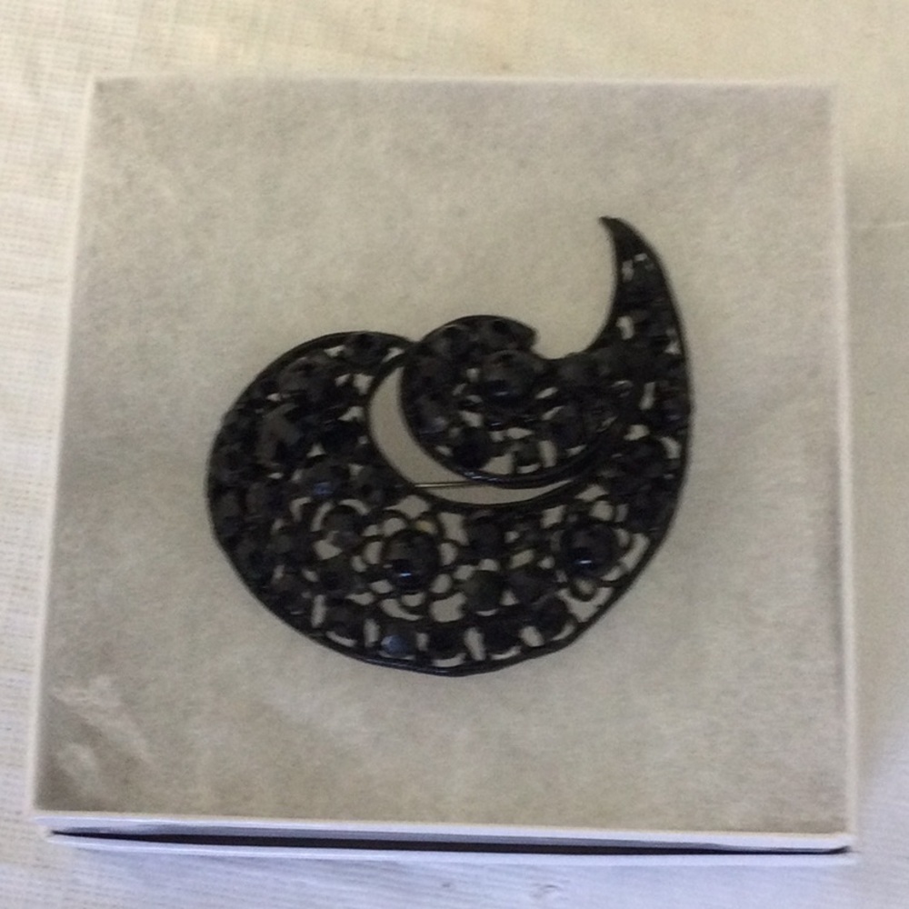 Vintage Black Pin * - Picture 1 of 4